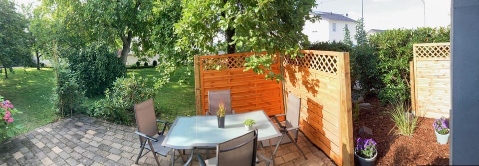 Day, Garden, Dining area, Garden view