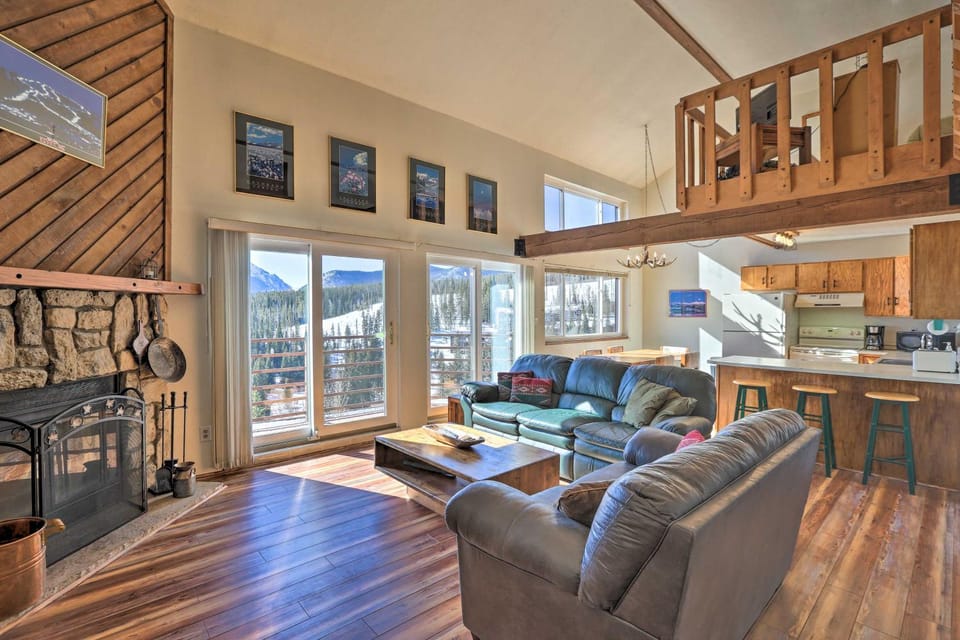 Mtn-View Silverthorne Gem w/ Shared Hot Tub House in Wildernest