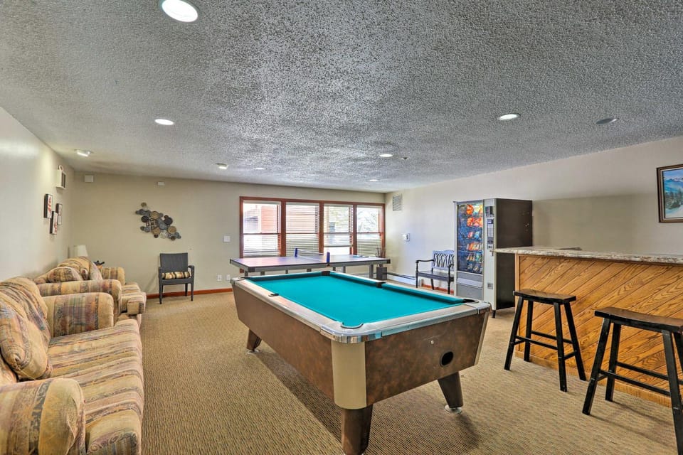Mtn-View Silverthorne Gem w/ Shared Hot Tub House in Wildernest