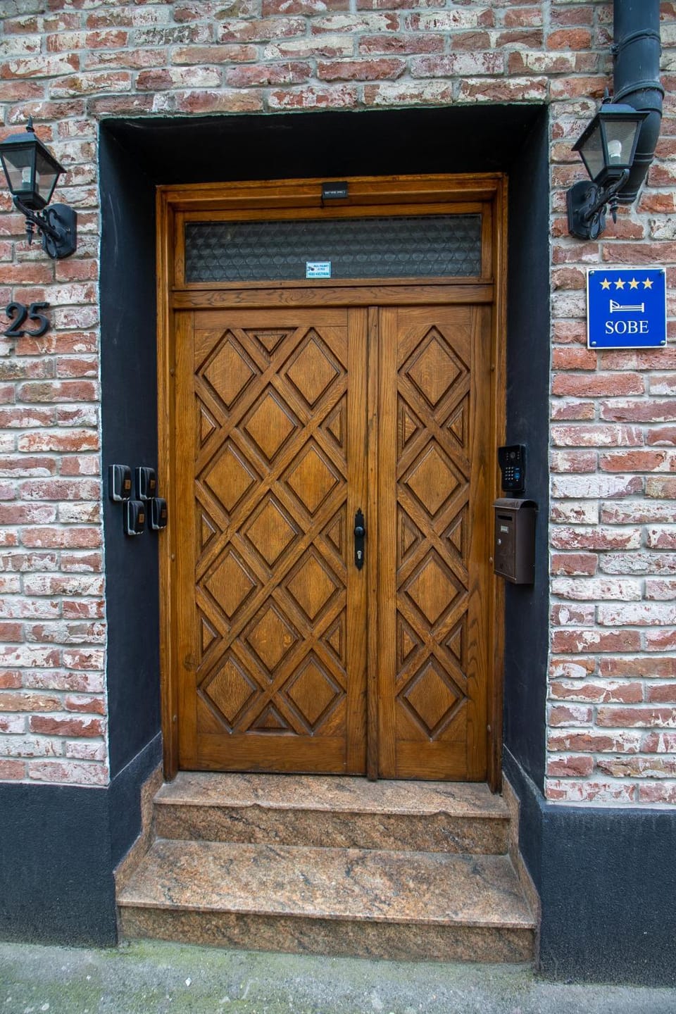 Facade/entrance