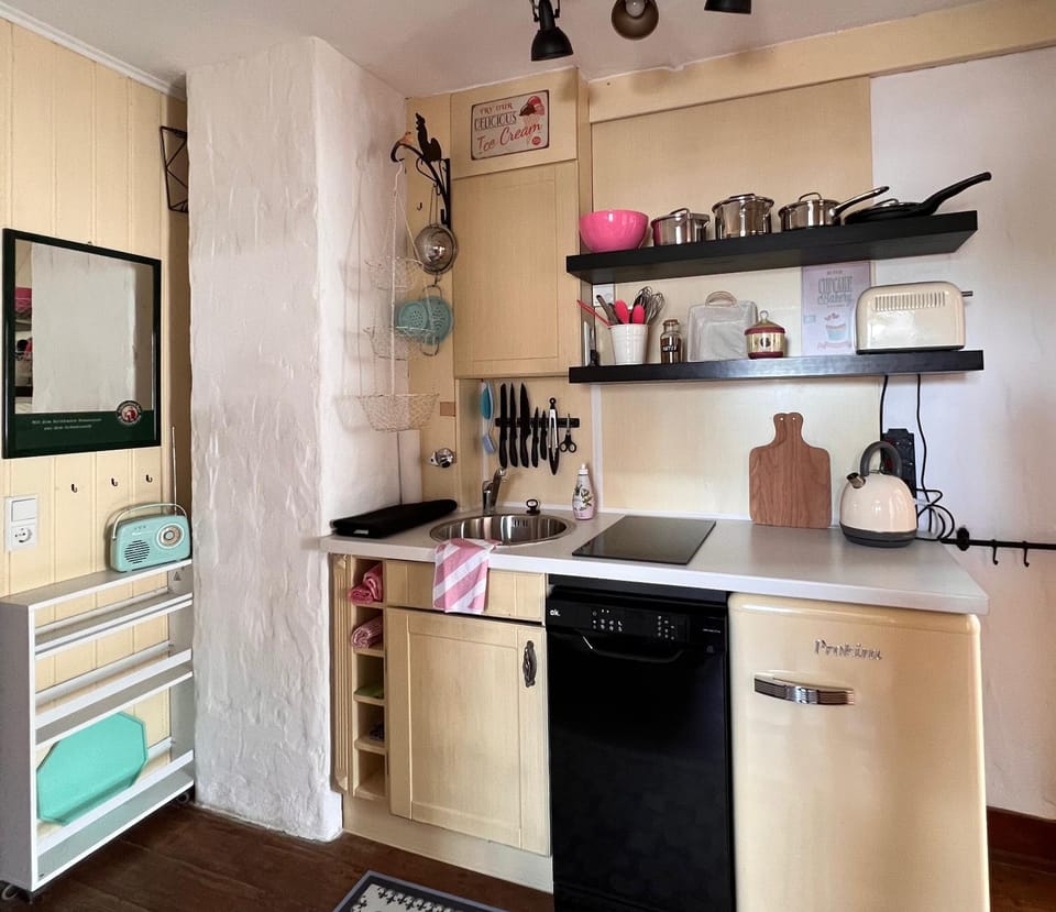 Kitchen or kitchenette, Living room