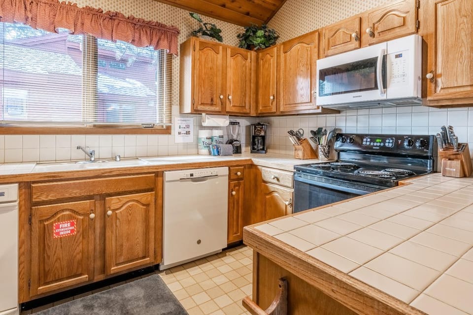 Kitchen or kitchenette, Dinner