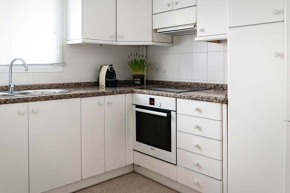 Kitchen or kitchenette, pet friendly, stove