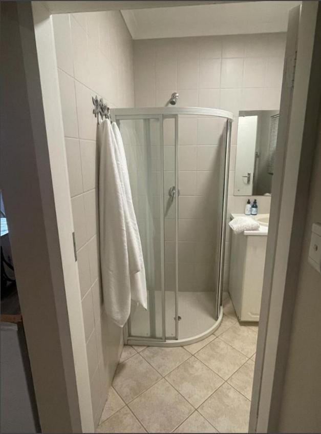 Shower, Bathroom, towels