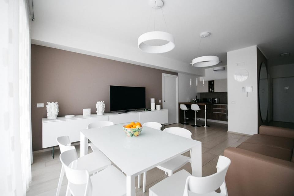 Living room, Seating area, Lunch