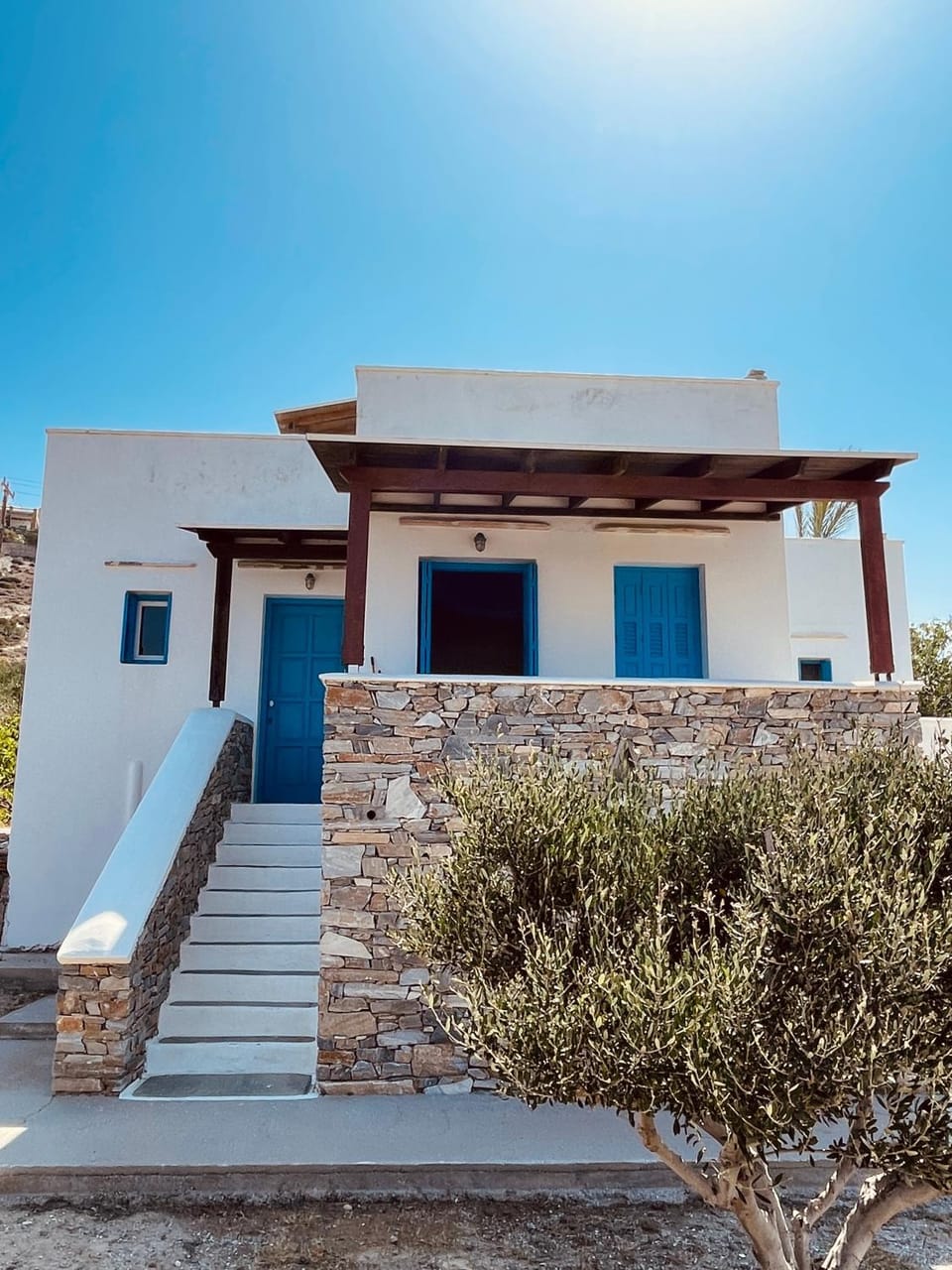 Property building, Facade/entrance, Day