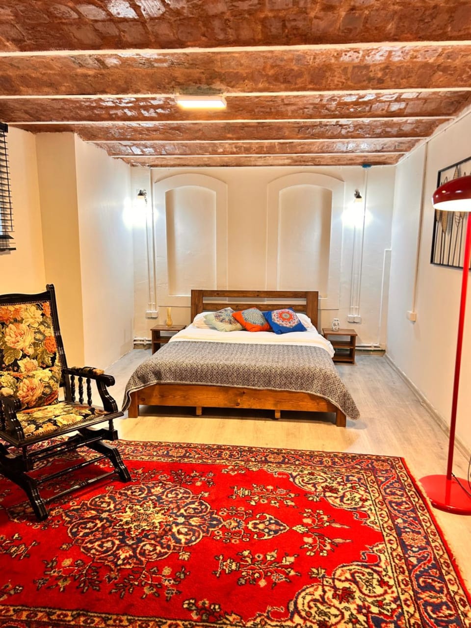 Bed, Photo of the whole room, Seating area
