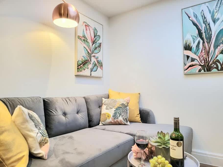 Luxury pad centrally located near Brighton station House in Brighton