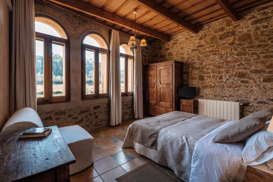 Bedroom, Mountain view