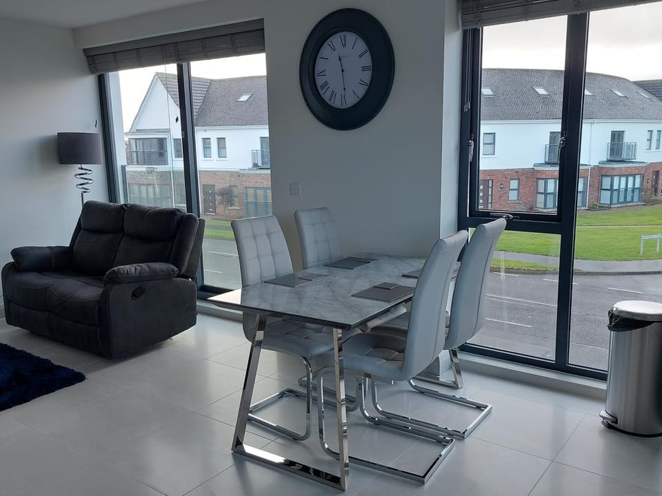 Living room, Seating area, Dining area