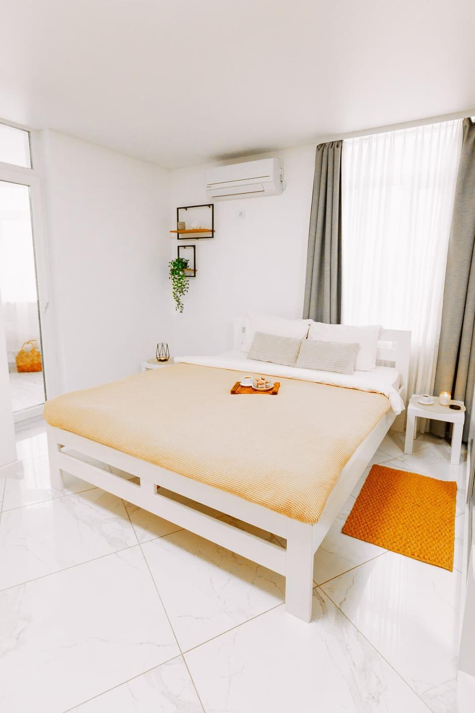 Bed, Photo of the whole room, Bedroom, air conditioner