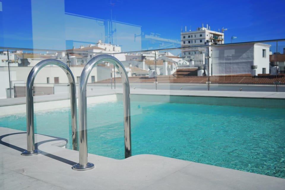 Swimming pool, sunbed