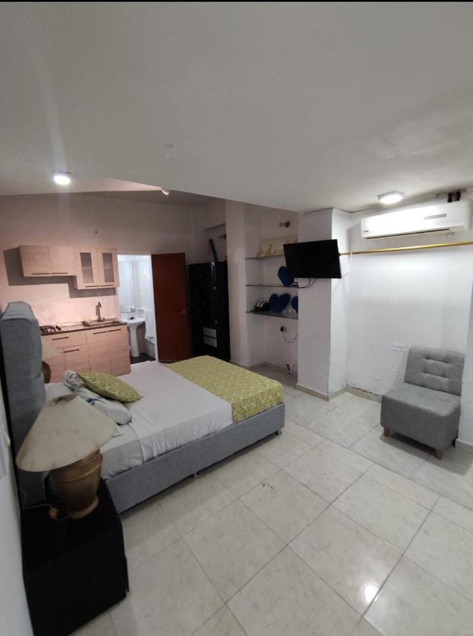 Bed, Photo of the whole room, Bedroom