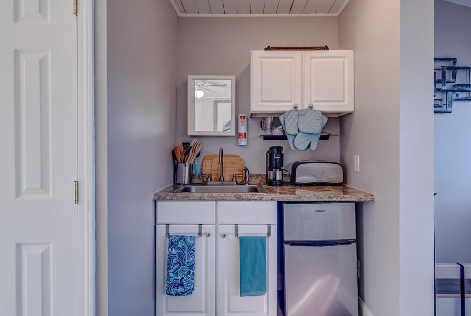 Kitchen or kitchenette, toaster