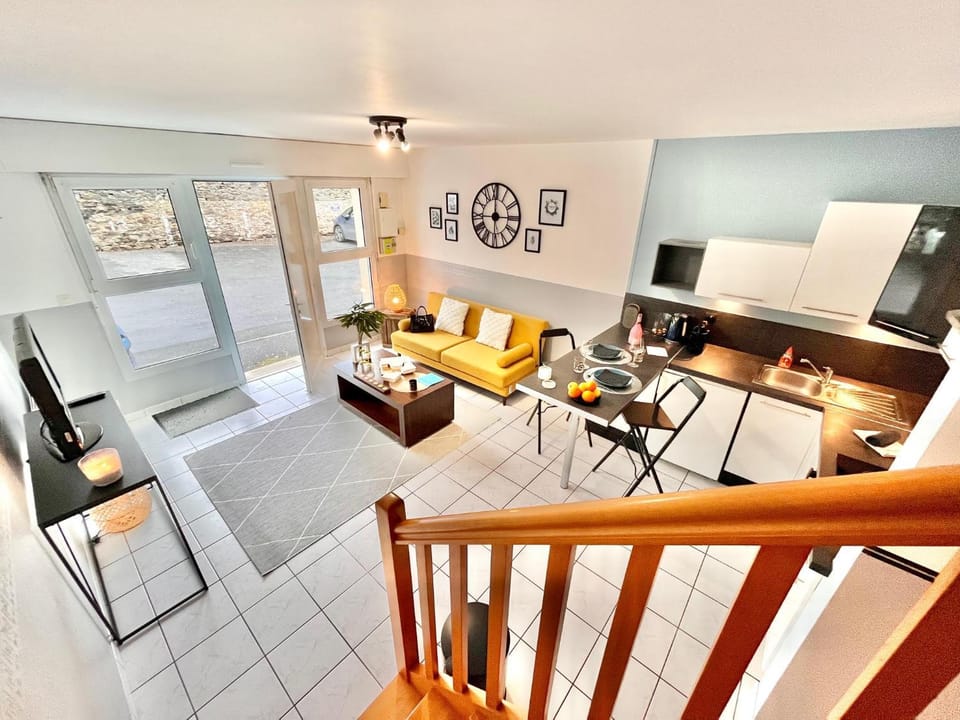 Charmant duplex proche de la gare, parking gratuit Apartment in Laval