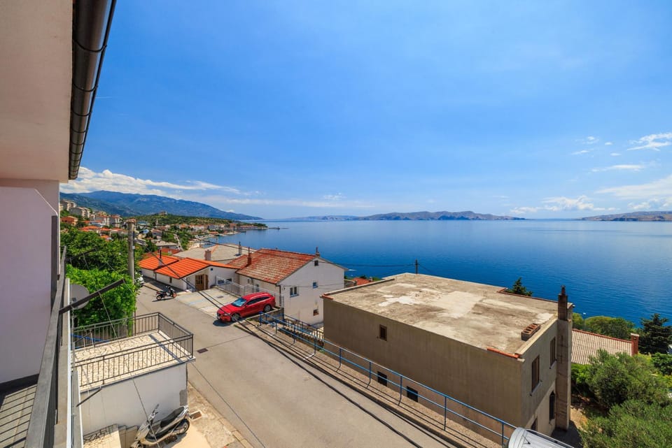 City view, Sea view