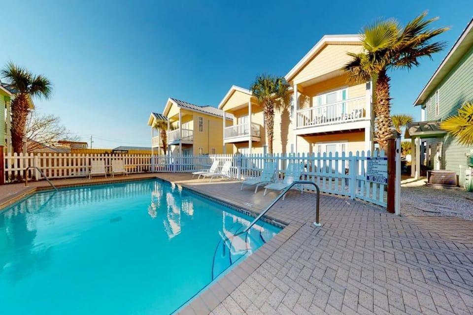 Smiles N Waves House in Lower Grand Lagoon
