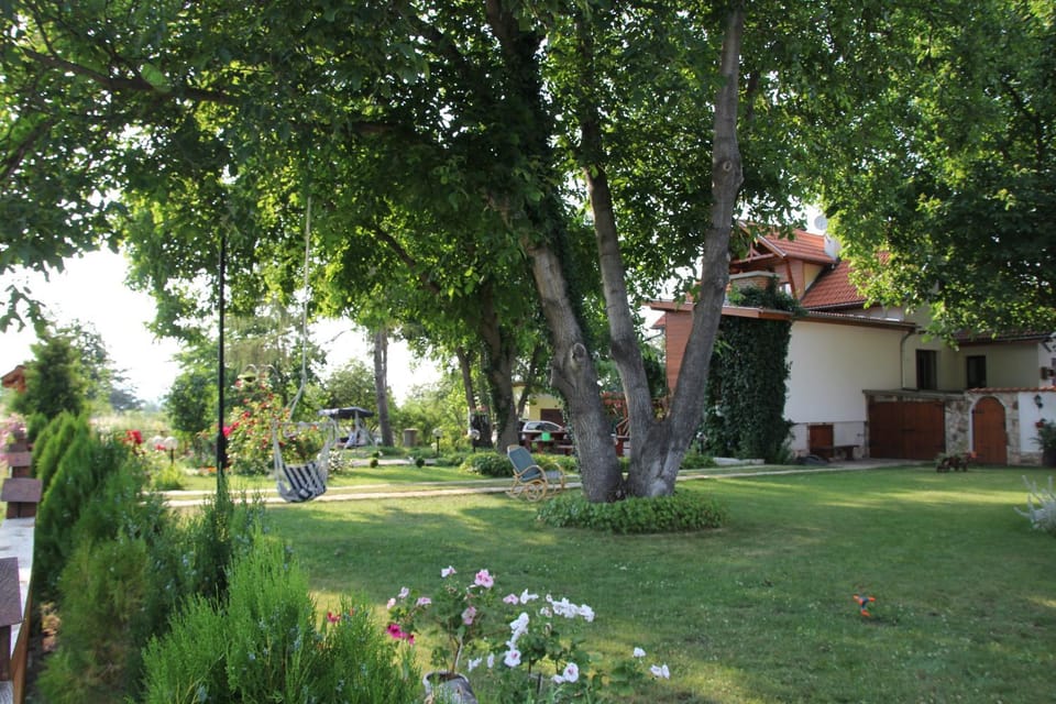 Facade/entrance, Garden