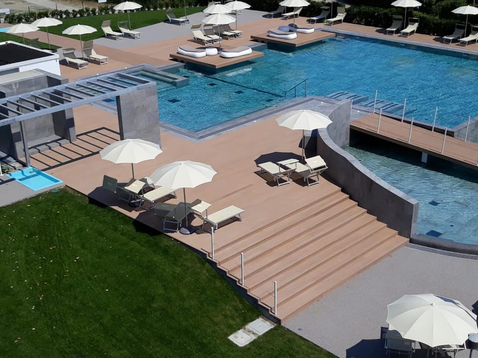 Solarium, Balcony/Terrace, Pool view, Swimming pool