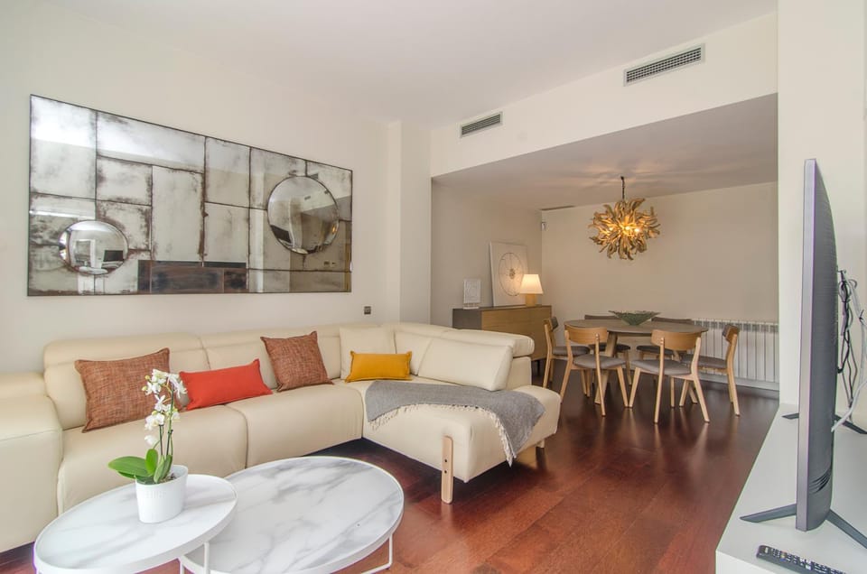 Sitges Spaces Garden Paradise 3 bedroom, 3 bathroom, huge PRIVATE garden-terrace, pool- sleeps up to 8 Apartment in Sitges