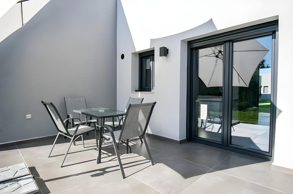 Patio, Day, Balcony/Terrace