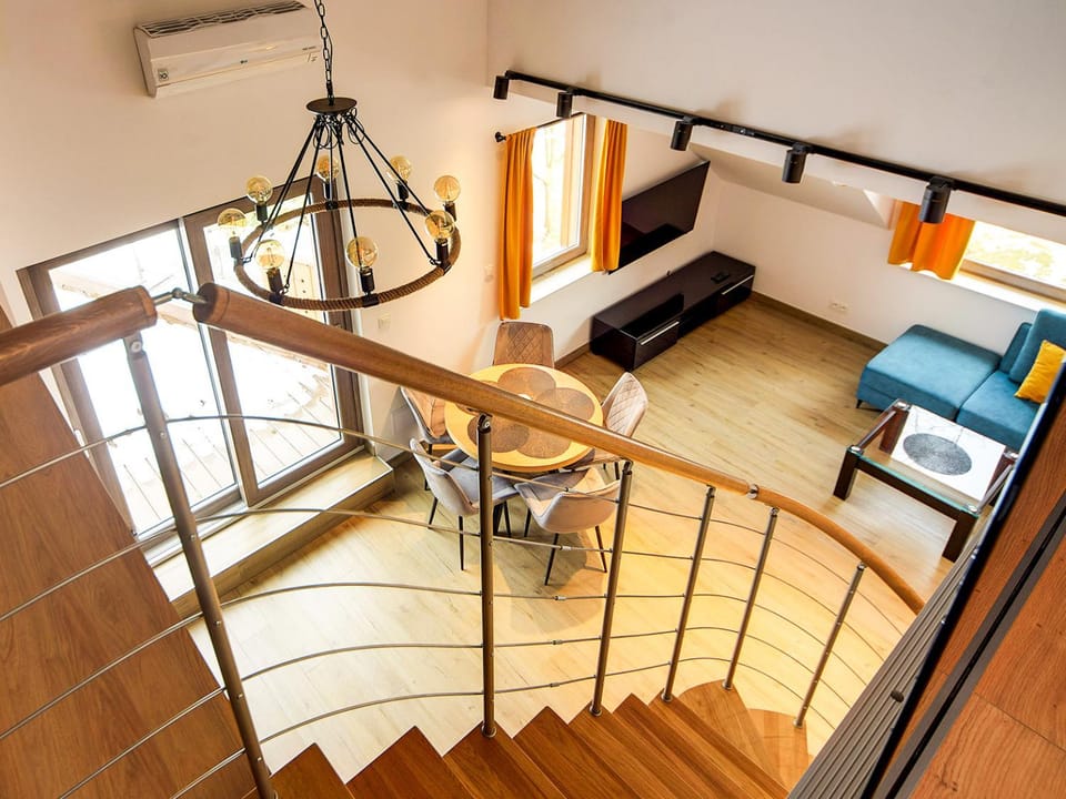 TV and multimedia, Balcony/Terrace, Living room, Dining area, On site, Location
