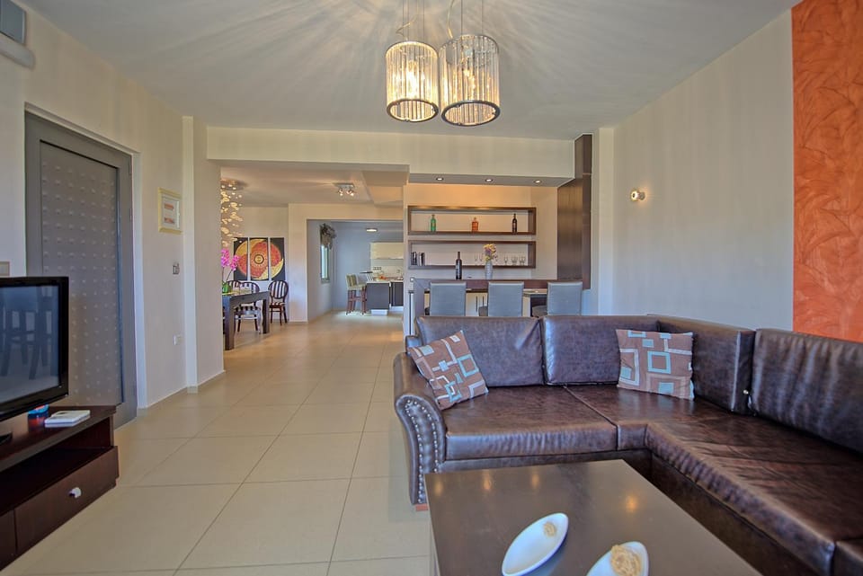 Kitchen or kitchenette, Living room, Dining area, kitchen