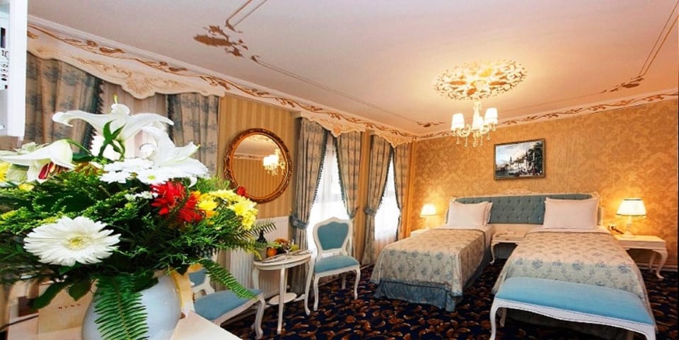 Bed, Photo of the whole room, Decorative detail, Bedroom