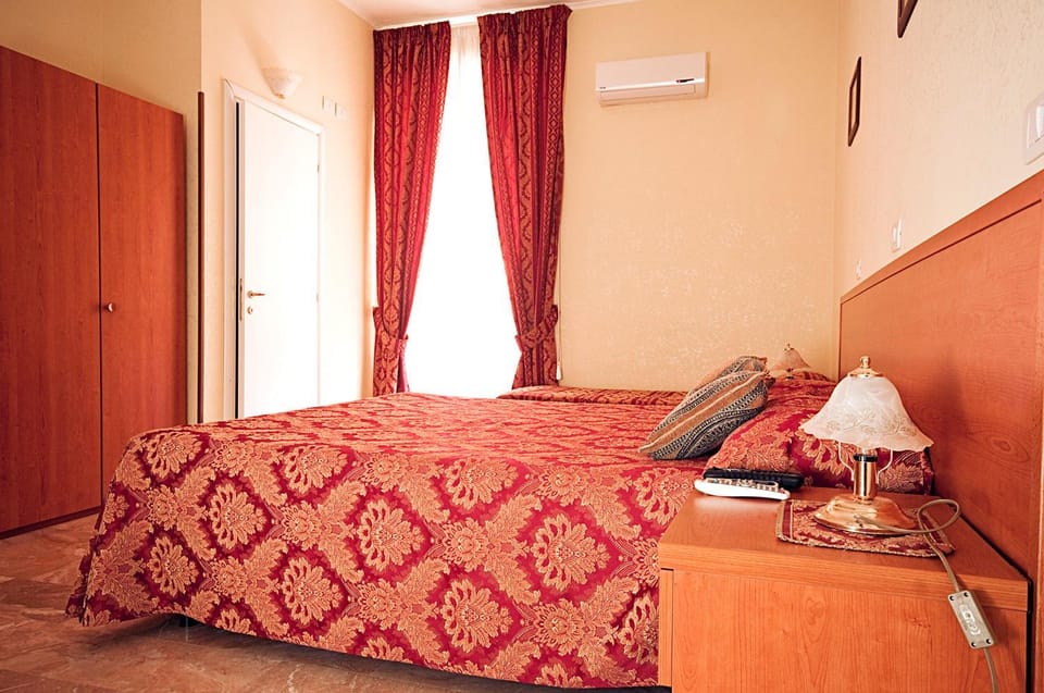 Day, Photo of the whole room
