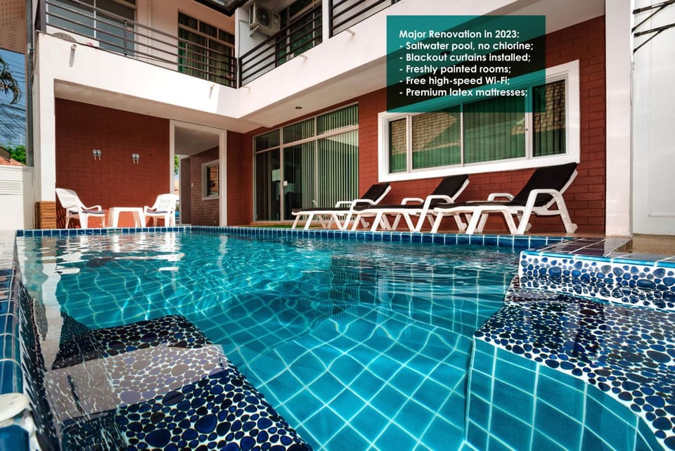 Pool view, Swimming pool, sunbed