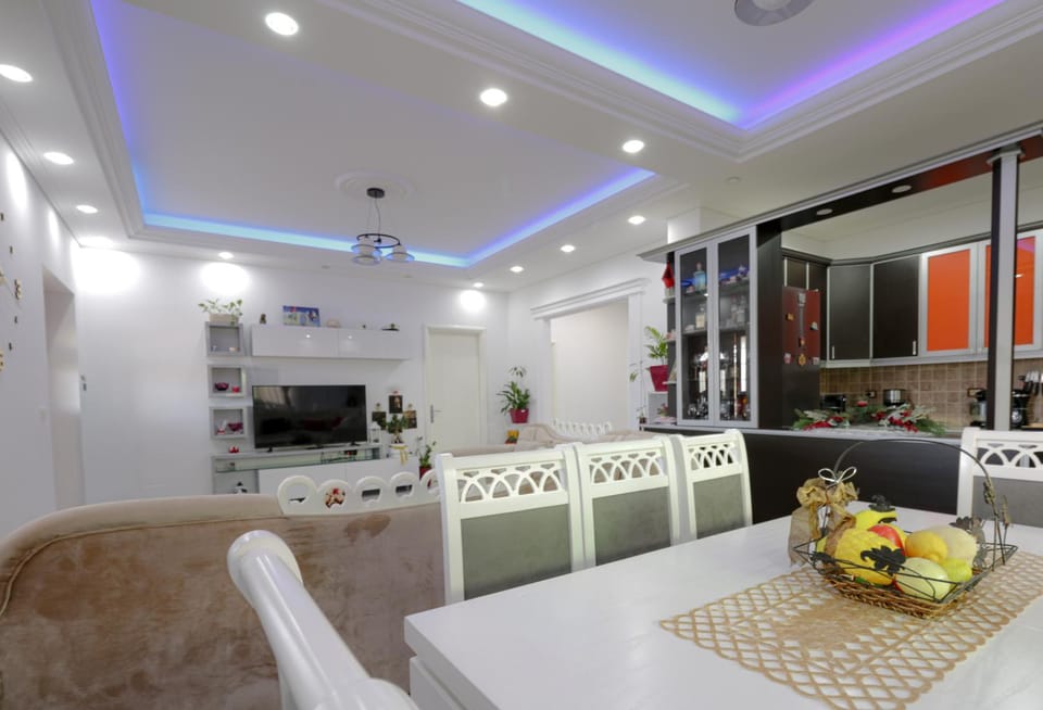 Kitchen or kitchenette, Living room, Seating area, minibar