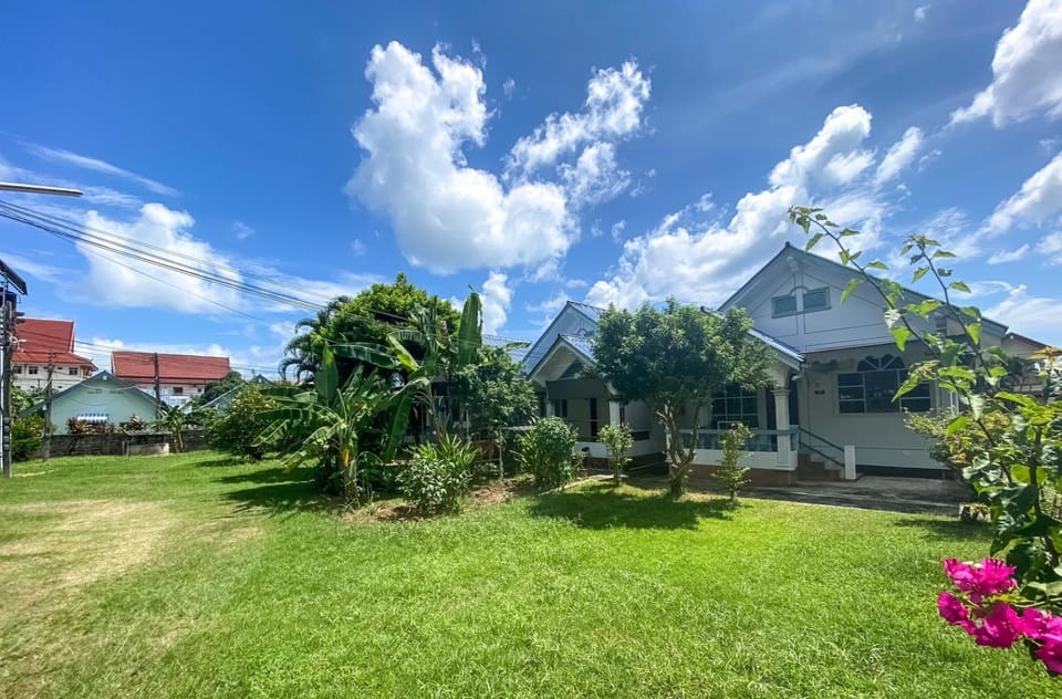 Property building, Garden, Parking
