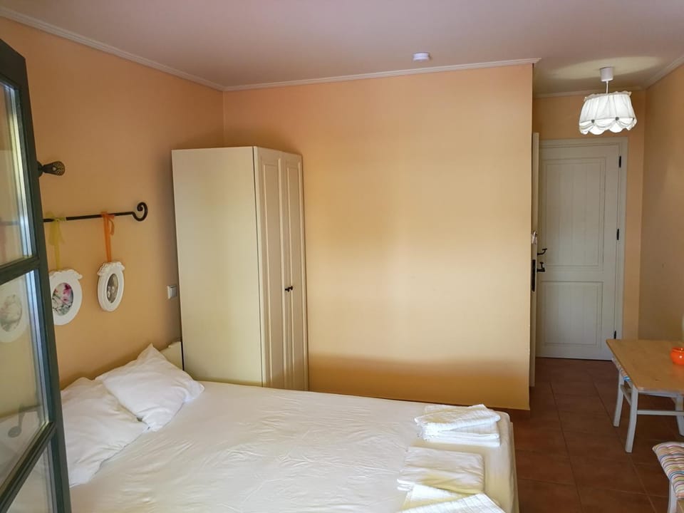 Kostantaki Studios Bed and Breakfast in Nea Peramos