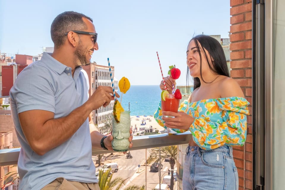 People, View (from property/room), Balcony/Terrace, Food and drinks, Guests, Sea view, Drinks