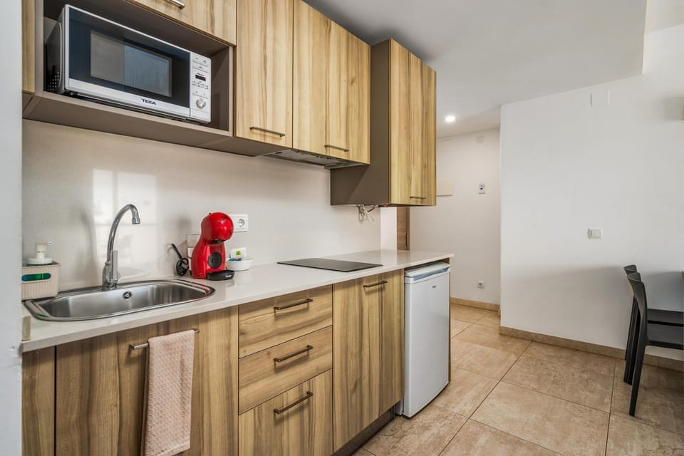 Coffee/tea facilities, microwave, kitchen