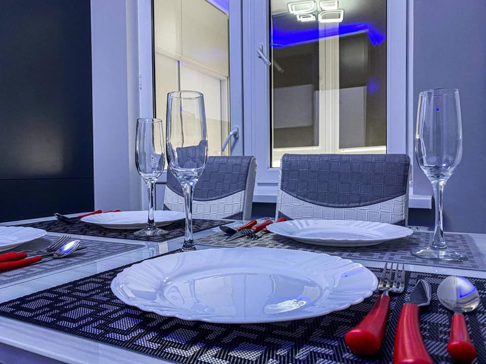 Dining area, Drinks, kitchen
