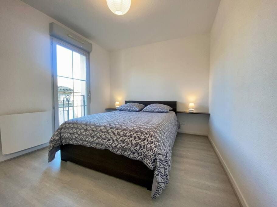 Bed, Photo of the whole room, Bedroom