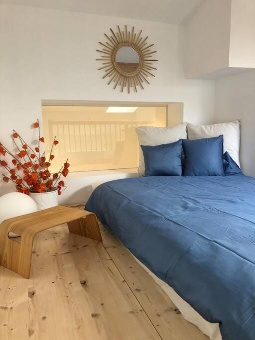 Bed, Photo of the whole room, Bedroom