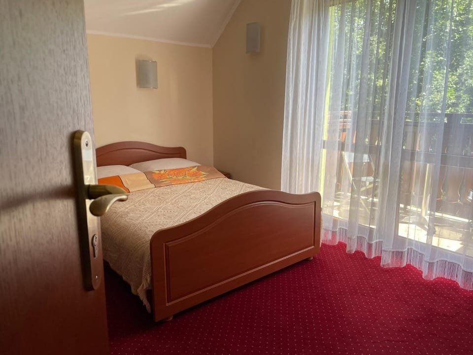 Bed, Balcony/Terrace, Photo of the whole room, Bedroom