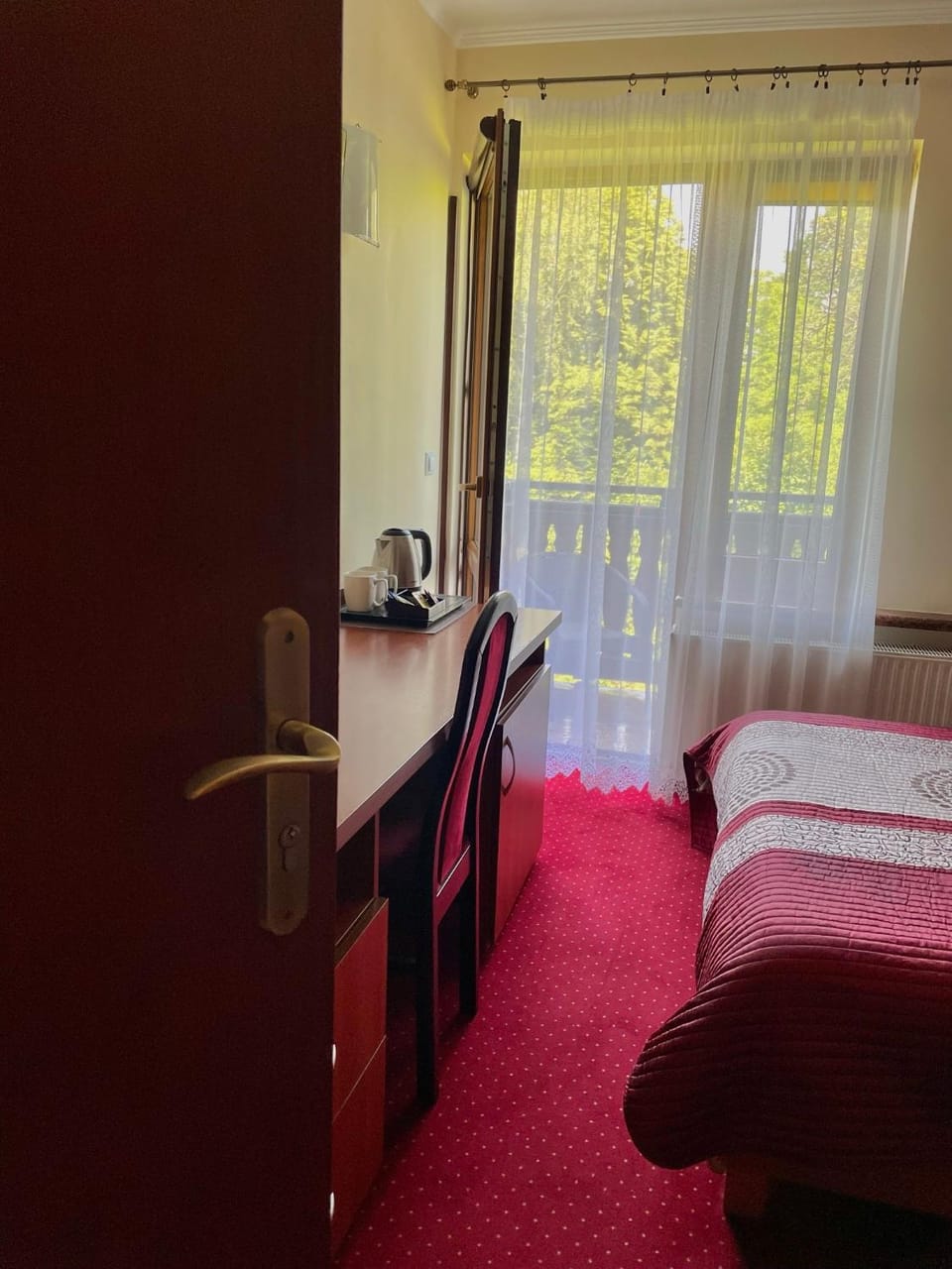 Photo of the whole room, hair dresser