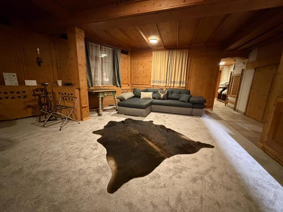 Living room, Photo of the whole room, Seating area