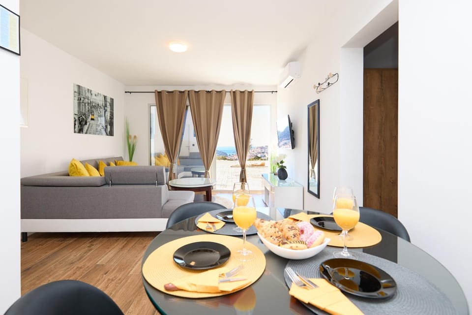 Living room, Dining area