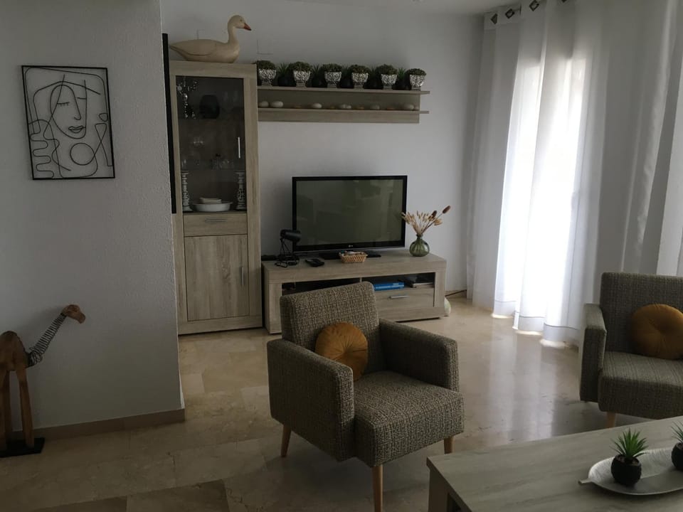 Communal lounge/ TV room