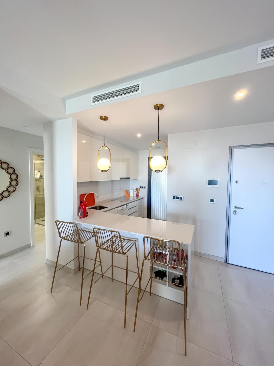 Kitchen or kitchenette, Dining area