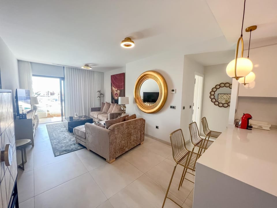 TV and multimedia, Kitchen or kitchenette, Living room, Photo of the whole room, Seating area, Dining area