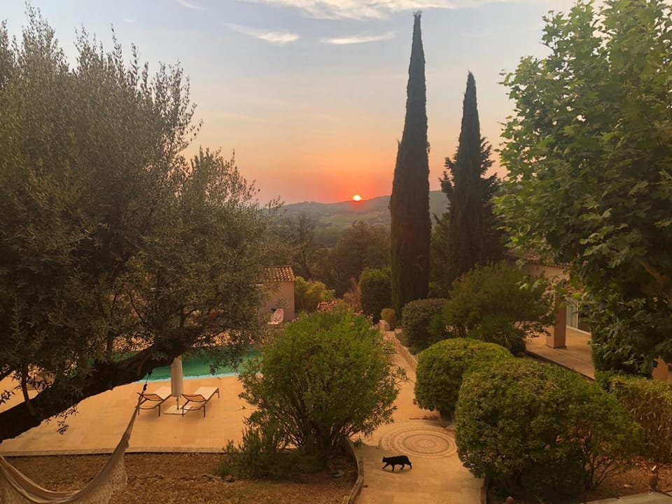Propriété : 300 M² + (25 M² d'annexe / Pool House) sur 5 ha boisé à 10' d'Aix en Provence Villa in French Riviera