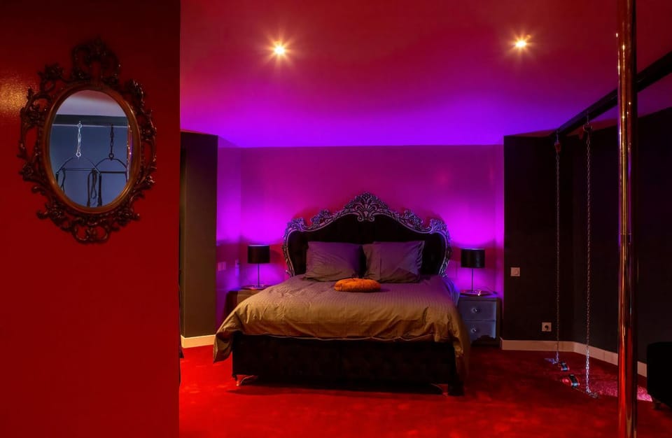 Bed, Photo of the whole room