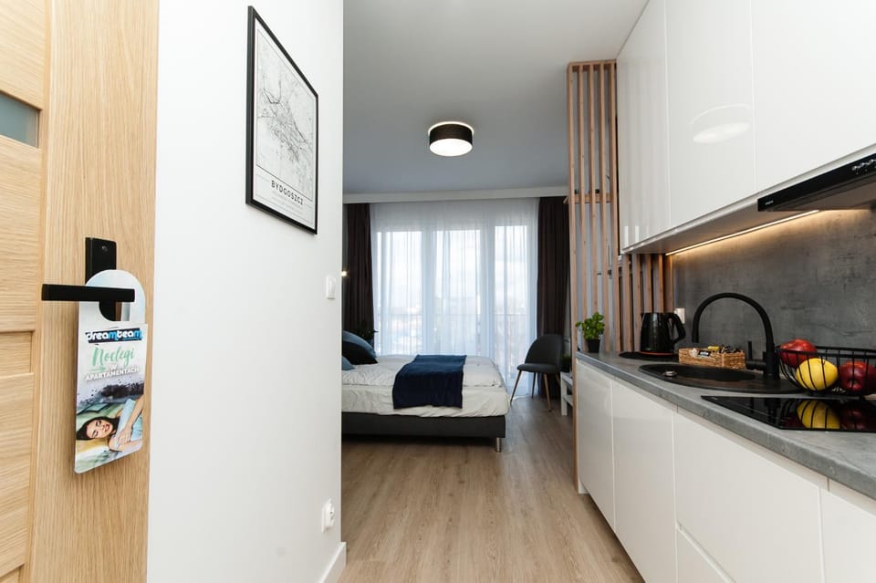 Bed, Property logo or sign, Balcony/Terrace, Kitchen or kitchenette, Seating area, Bedroom