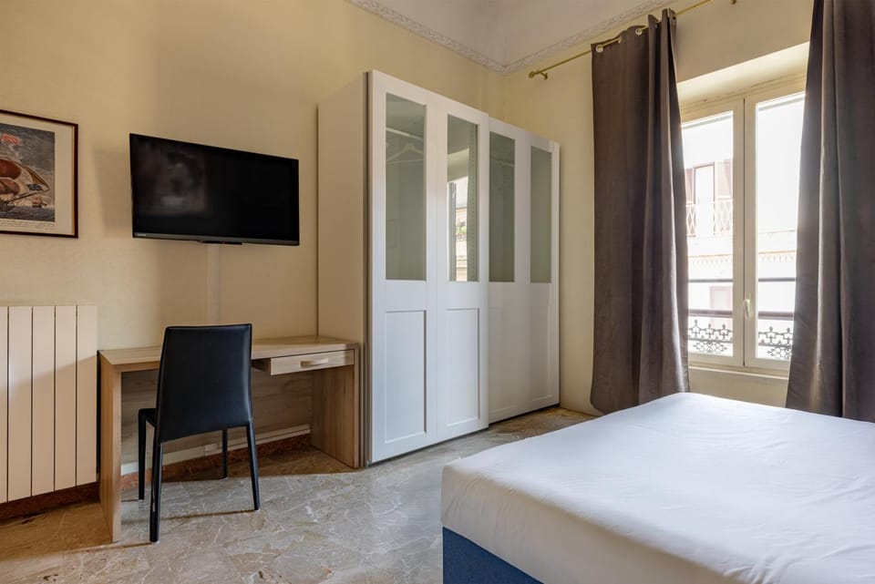 Photo of the whole room, Bedroom, furniture