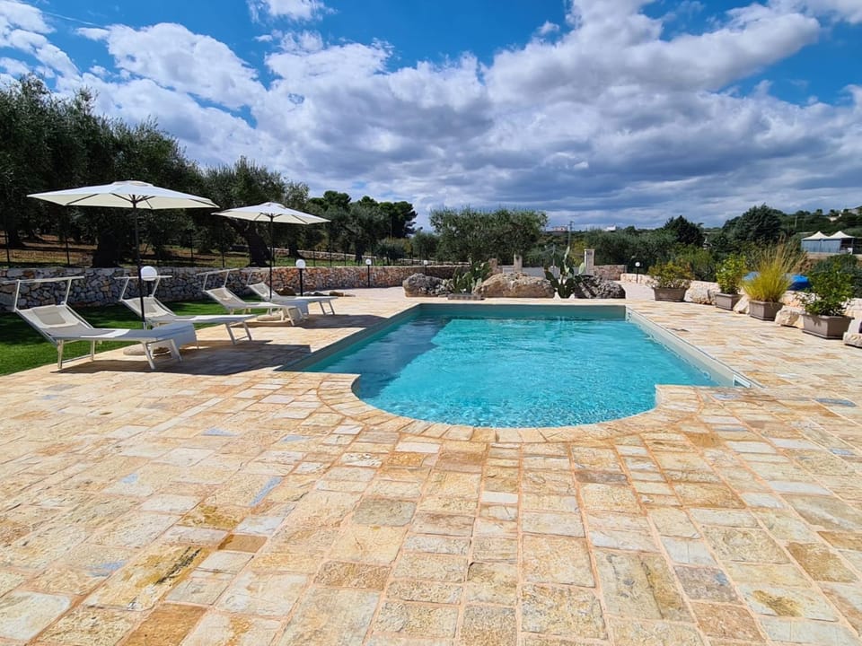 Property building, Spring, Day, Garden, Garden view, Garden view, Pool view, Swimming pool, sunbed